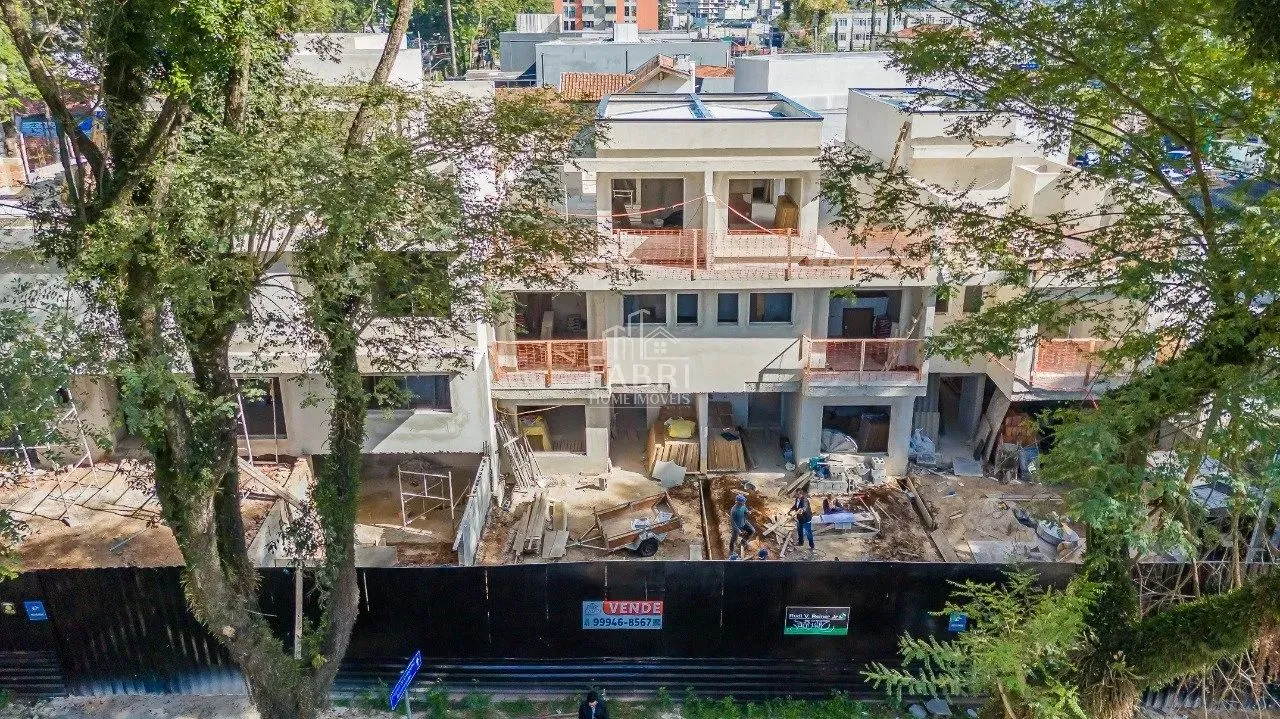 SOBRADO A VENDA NO ÁGUA VERDE