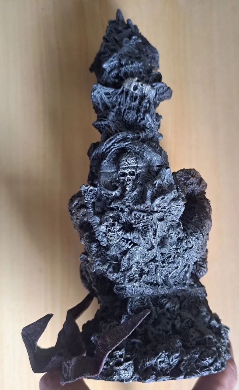 Figura Spawn no trono McFarlane originail  - Foto 5