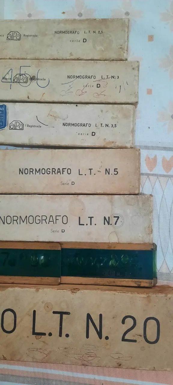 Normógrafos  L  T  ALPA  serie  D  Antigos - Foto 2