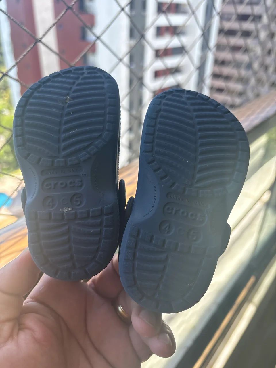 Sandália Crocs Azul Pernalonga - Nº C4 - R$ 50,00 original - Foto 2