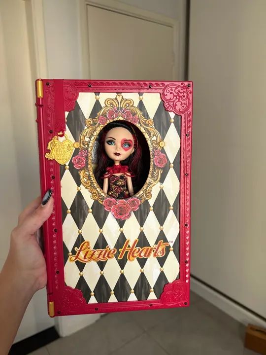 Boneca Ever After High - Lizzie  - Foto 5