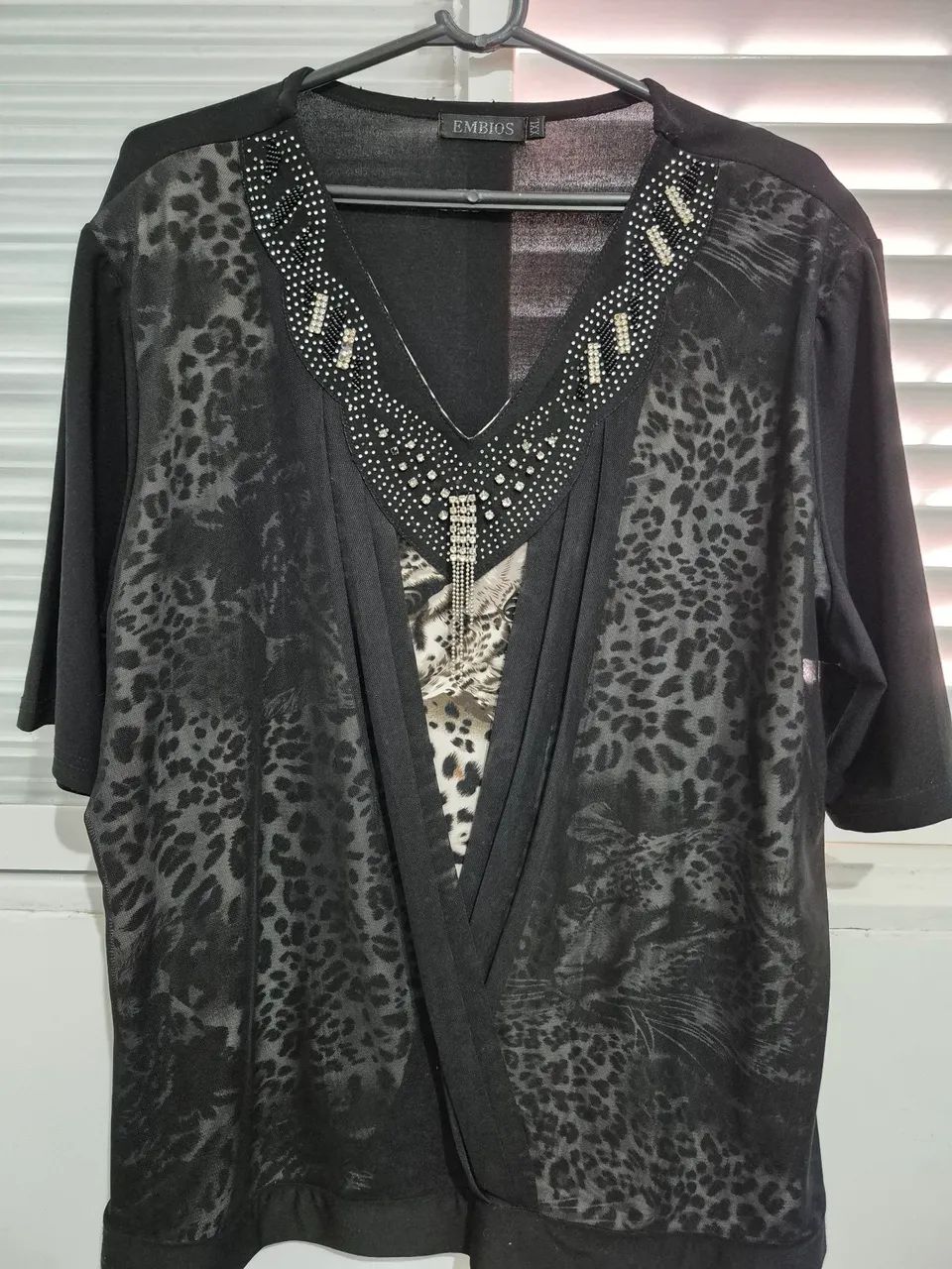 Plus Size.  Blusa Feminina Estampada com Detalhes