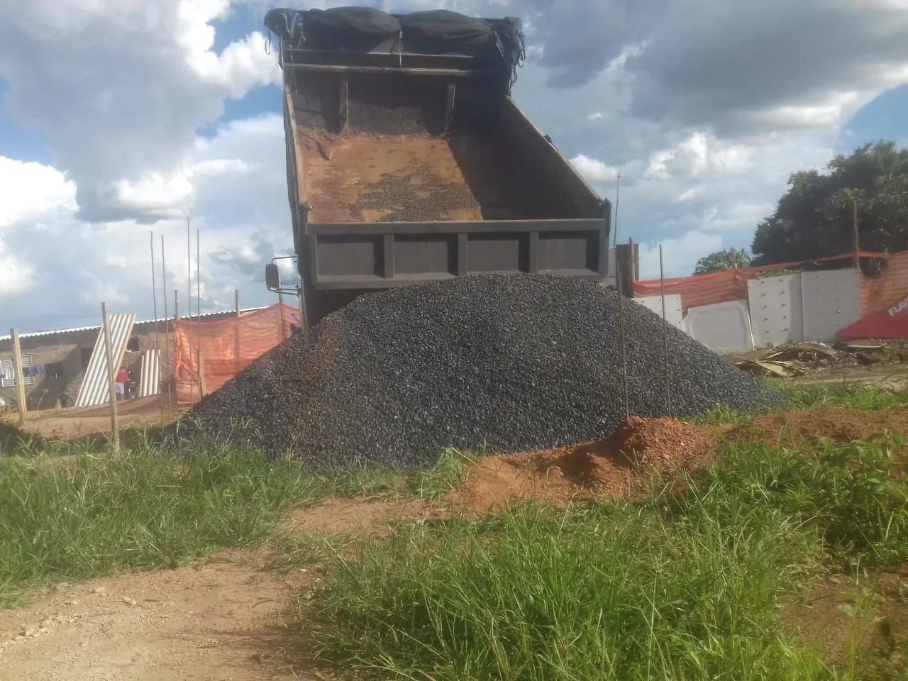 Areia, brita, pedra tapiocanga, pó de brita, cascalho, terra  - Foto 3