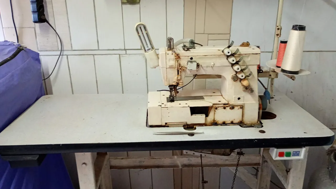 Máquina de Costura Industrial Completa