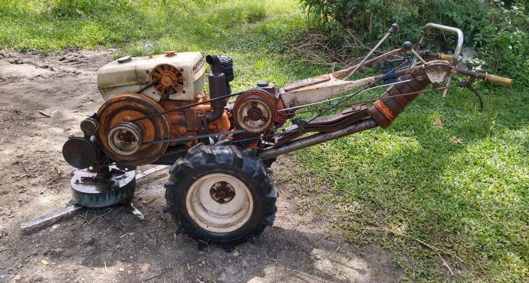 Tobatta 13cv com roçadeira e rotativa