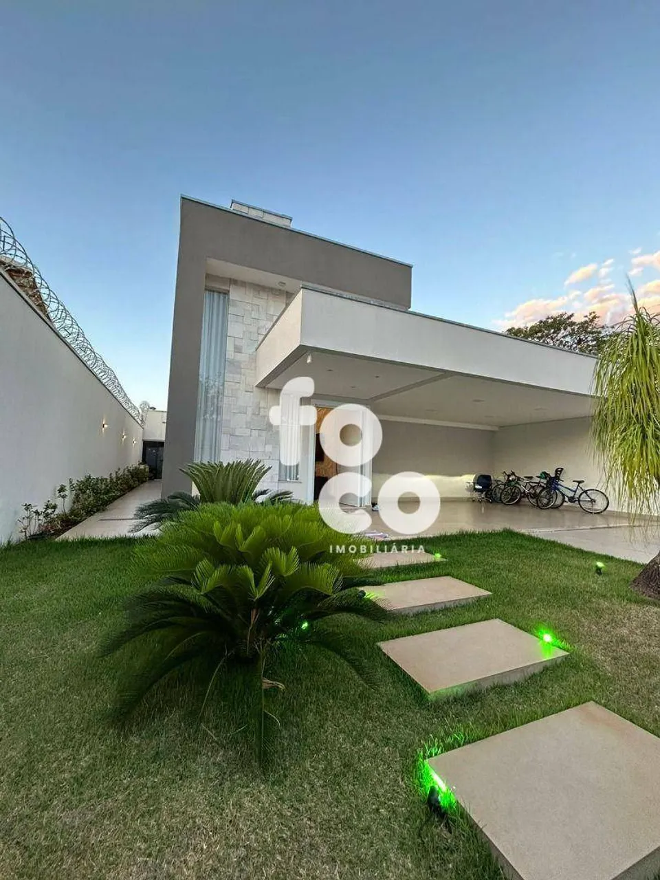 Casa com 3 dormitórios à venda, 210 m² por R$ 1.350.000,00 - Jardim Inconfidência - Uberlâ