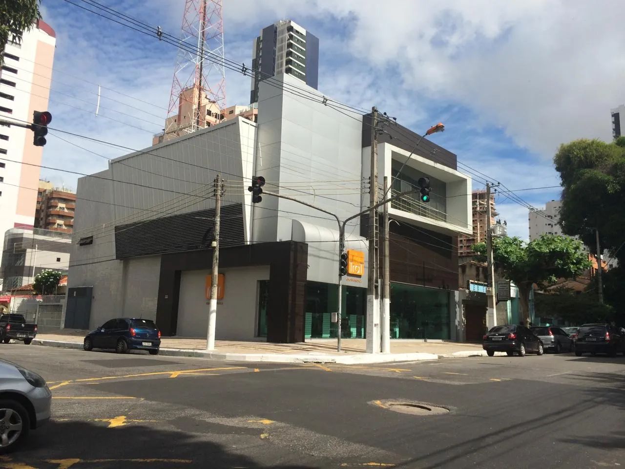 PRÉDIO COMERCIAL DE ESQUINA COMPLETO - BATISTA CAMPOS
