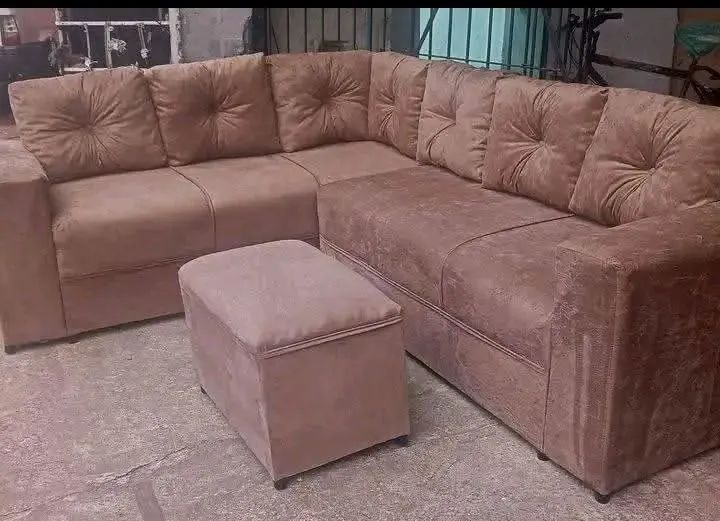 Sofá de canto vermelho com puff - Foto 2