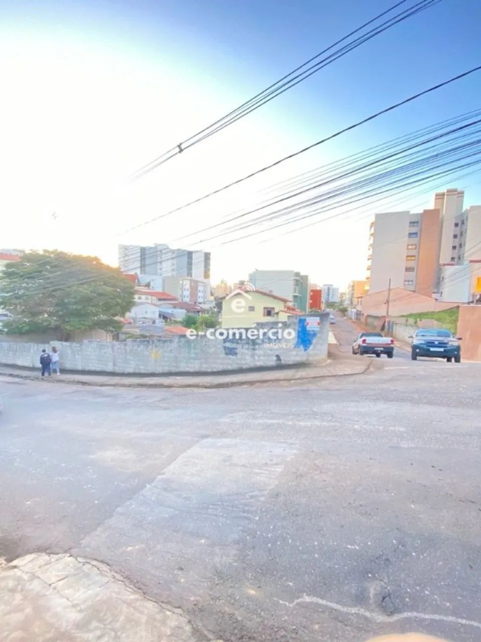 Lote, de esquina, para aluguel