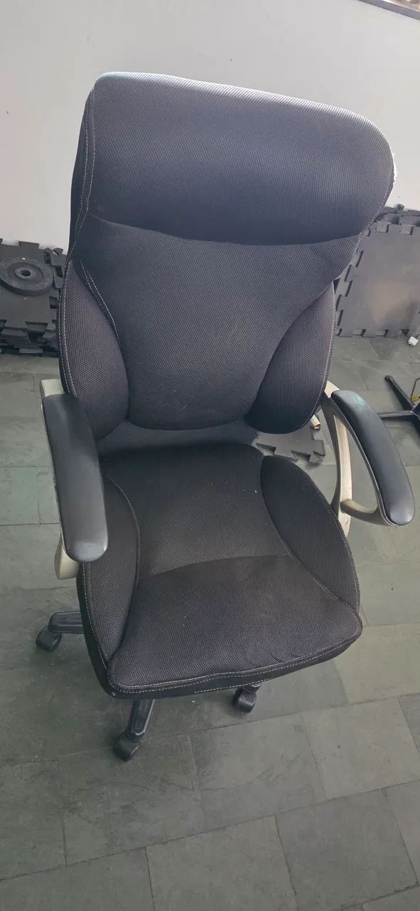 Cadeira de escritório ergonômica preta - Foto 3
