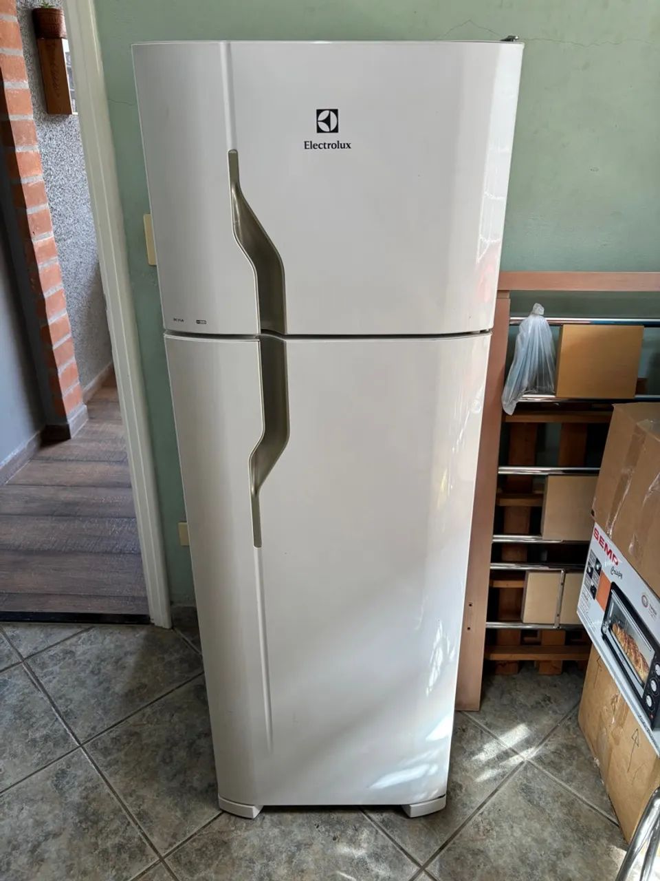 Geladeira Electrolux 260L