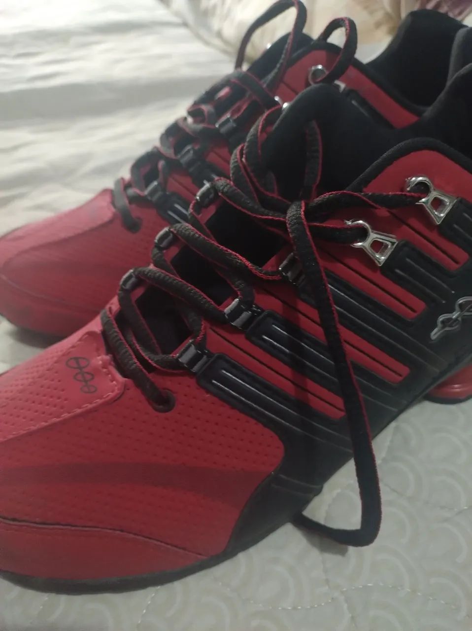 Tênis Preto e Vermelho 38 - Foto 2
