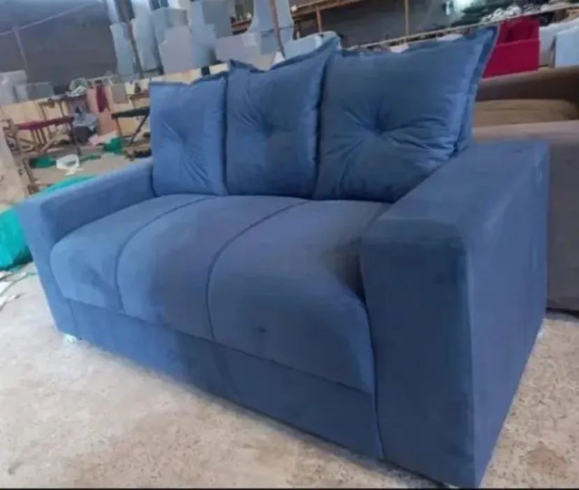 Excelente oferta de sofá 3 lugares com almofada soltas   - Foto 2