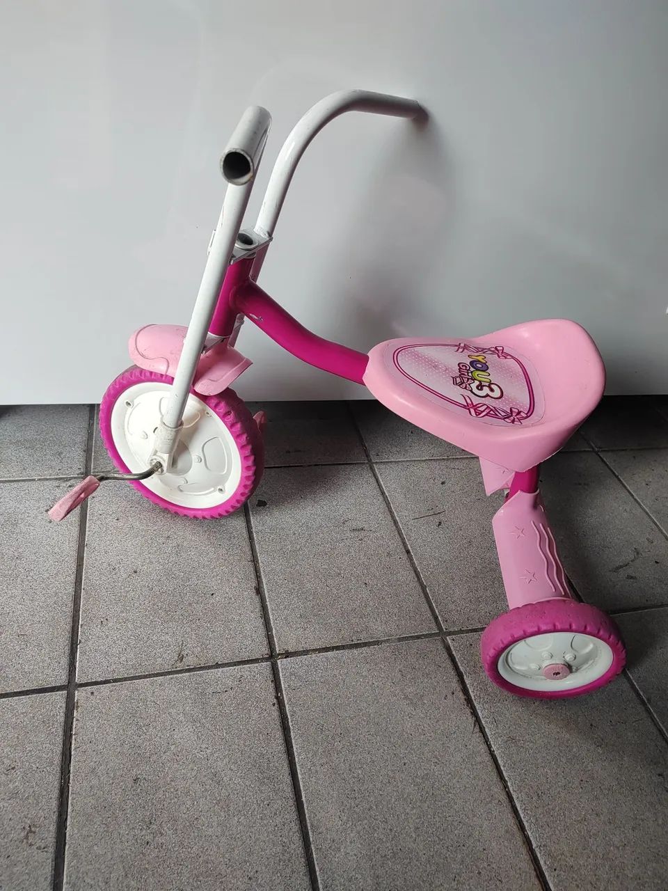 Bicicleta infantil rosa perfeito estado  - Foto 3