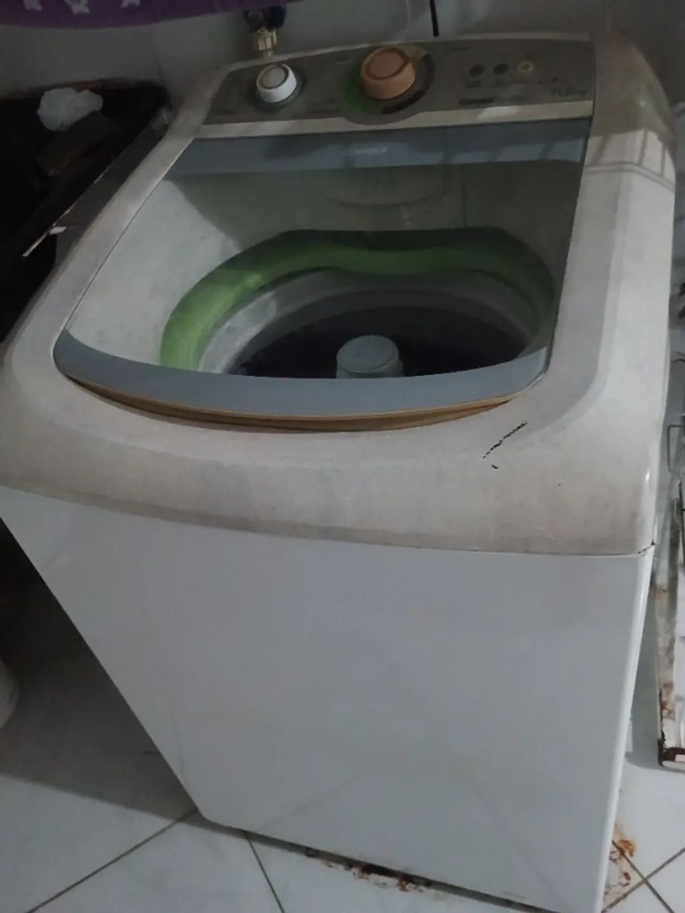 Geladeira, mesa de mármore, máquina de lavar 11,5k, sofá cama, cama box de solteiro e cama