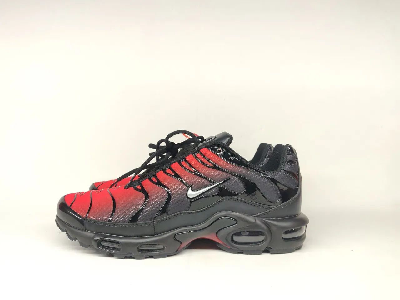 Oferta Limitada Tênis Nike Air Max Plus - Vermelho e Preto - Foto 2