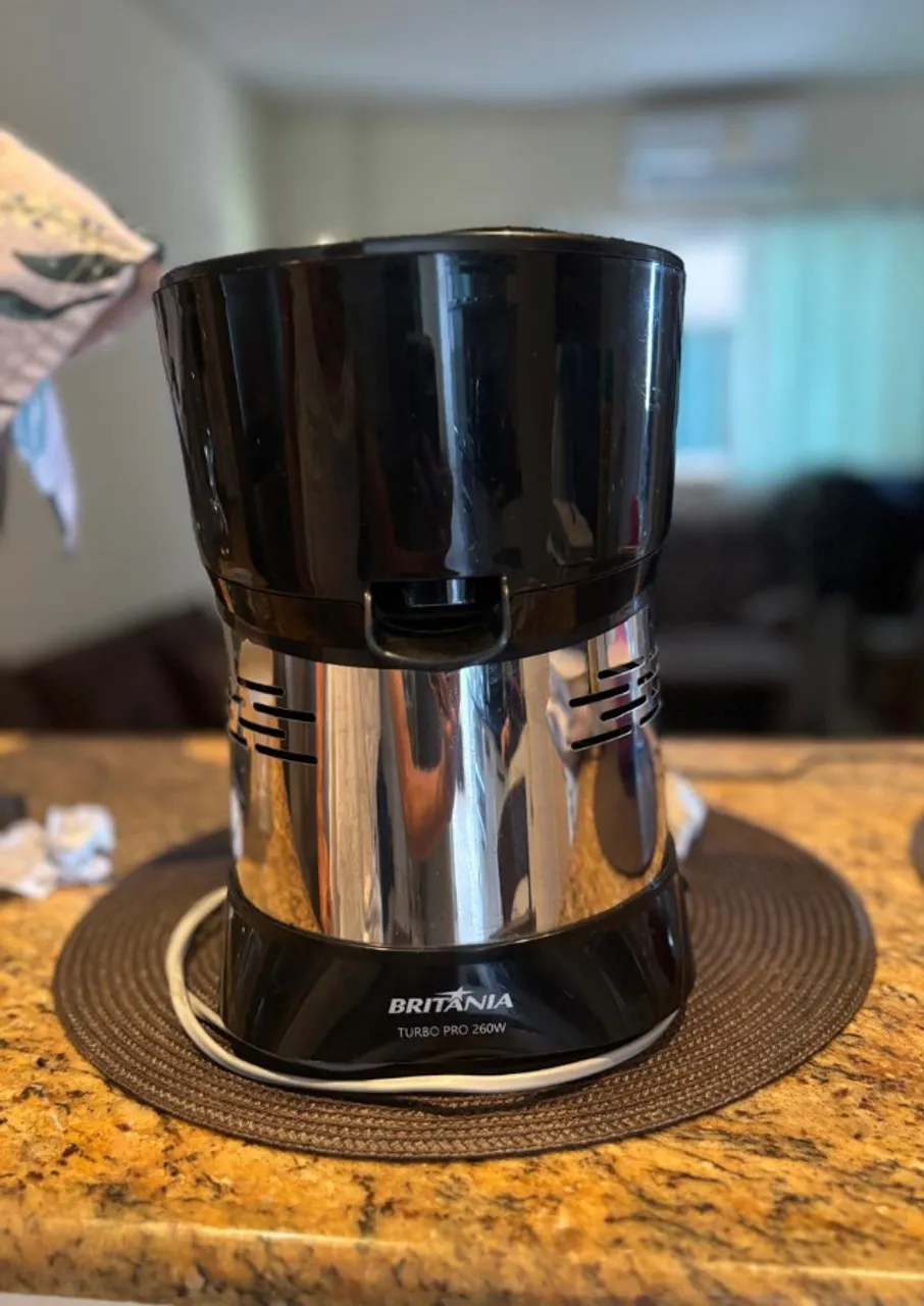 Espremedor de frutas Britania 260 W seminovo