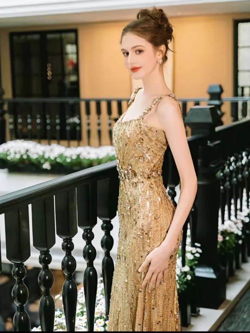 Vestido de festa dourado.  - Foto 4