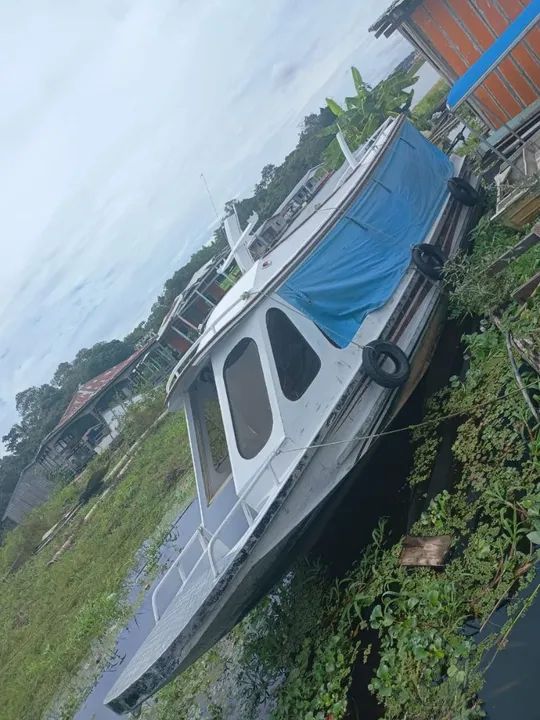 Lancha motor 114, 14 pass.