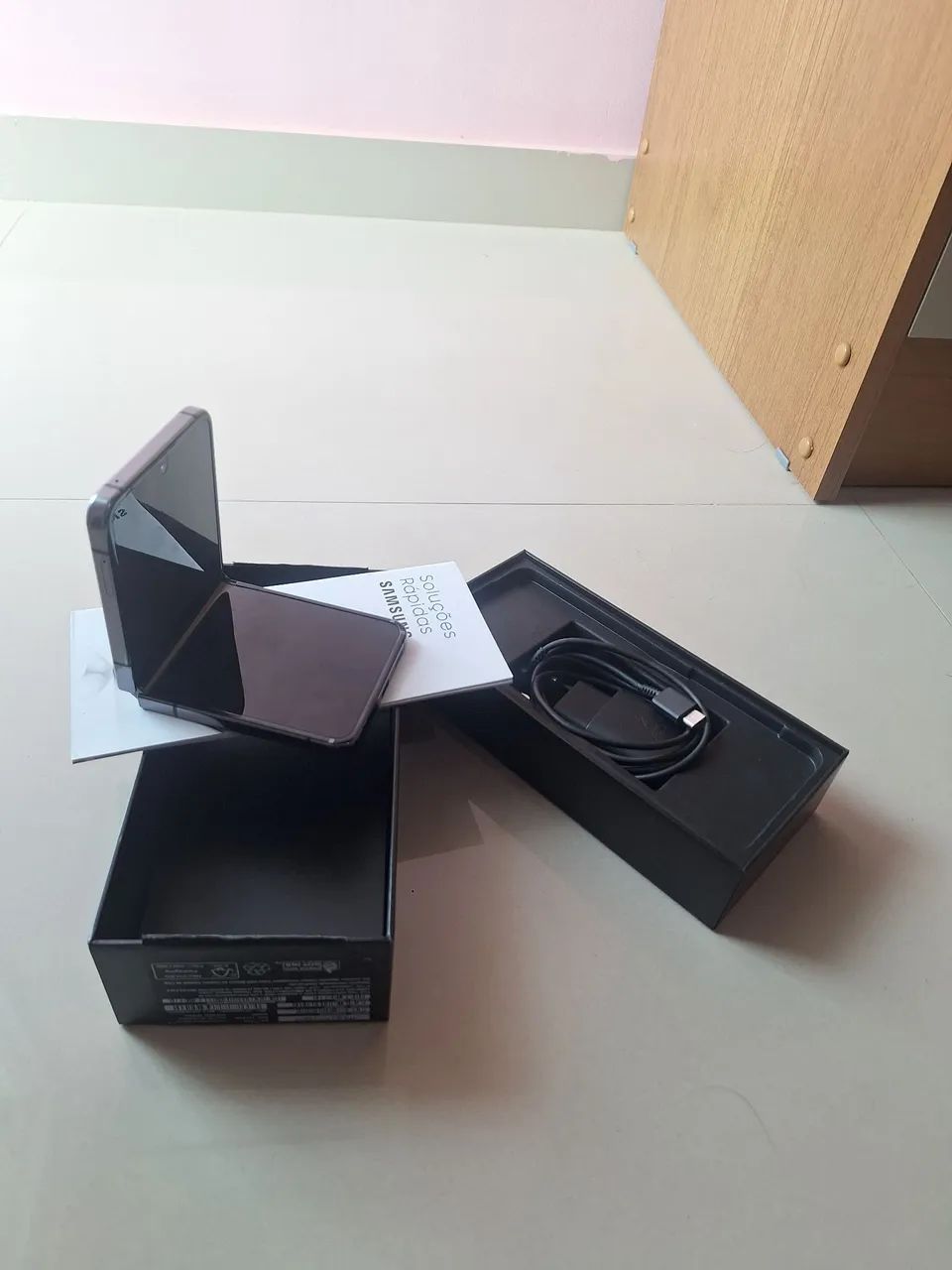 Z Flip 5 com 512g  de memória 