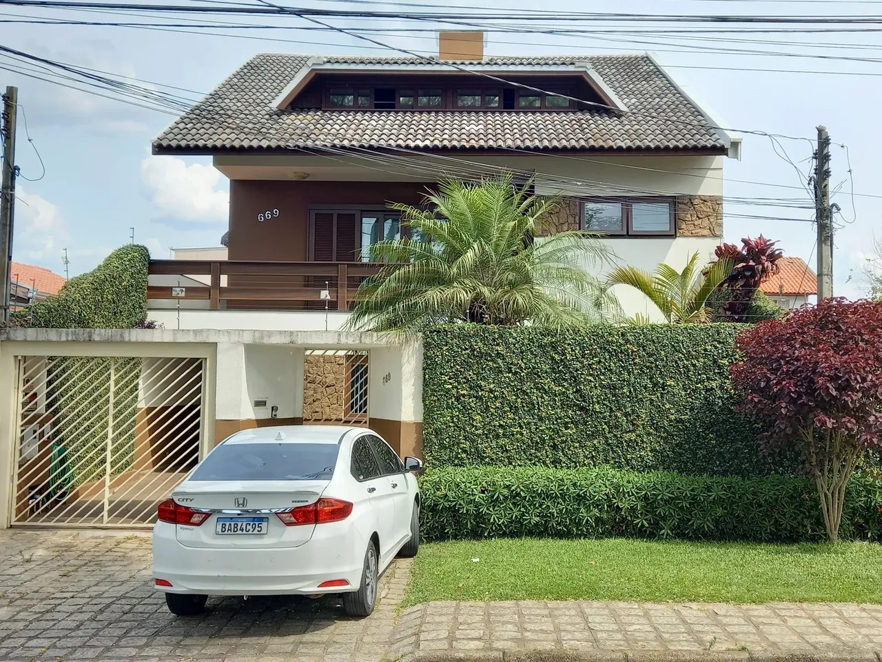SOBRADO NO UBERABA - 308,00M² CONSTRUÍDO - 447,00M² DE TERRENO