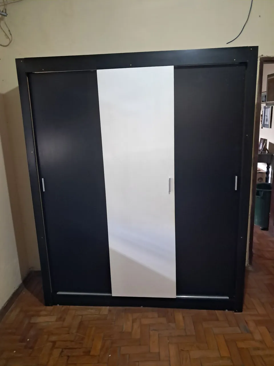 Guarda-Roupas 3 Portas - de corre Preto e Branco