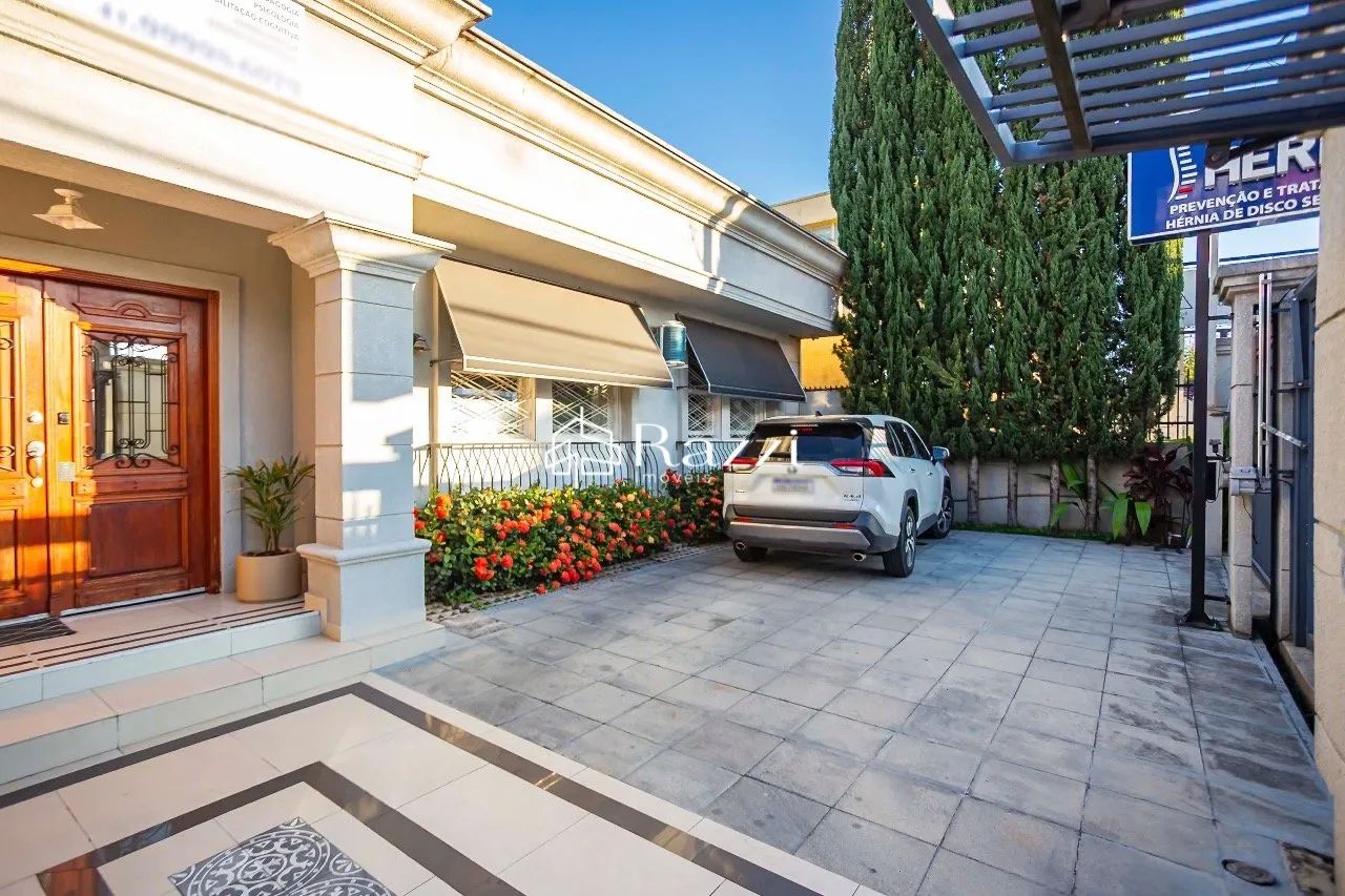 Casa comercial à venda no Seminário - excelente ponto para seu negócio prosperar