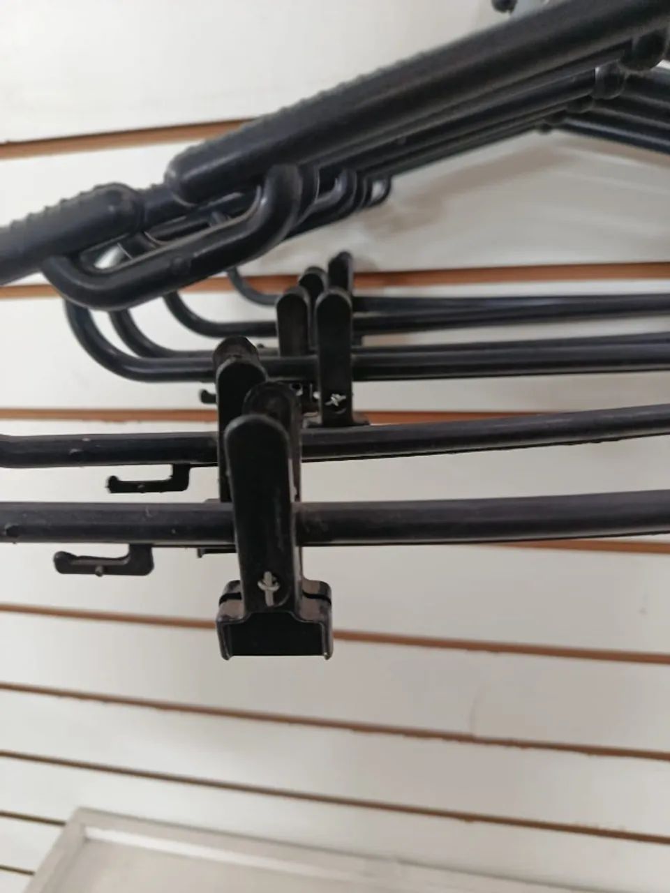 Kit com 92 Cabides com Presilhas para Loja - Foto 3