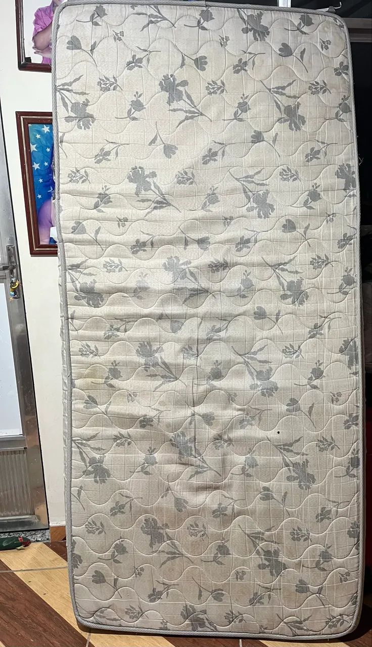 Vendo Colchão de Solteiro OrtoBom - Usado - Foto 2