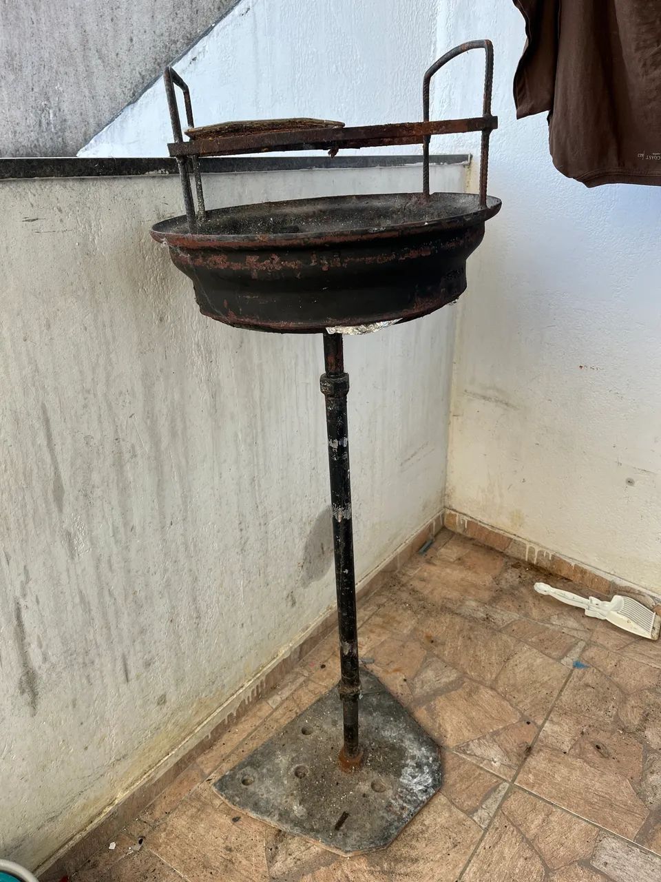 Churrasqueira grande e alta - Foto 2