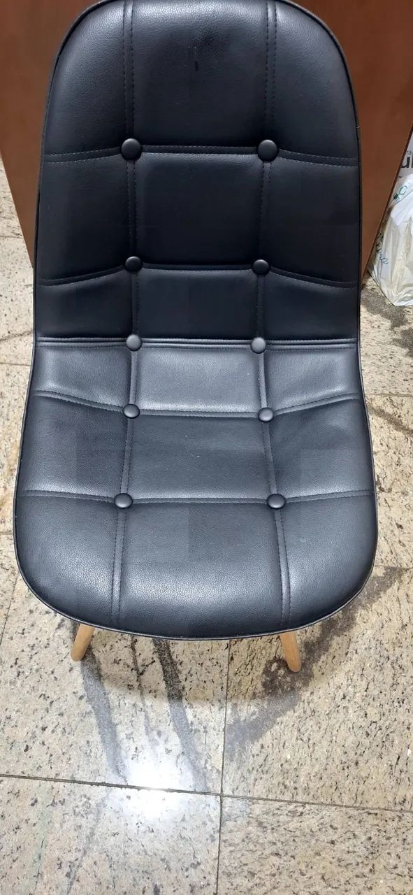 Cadeira estofada preto