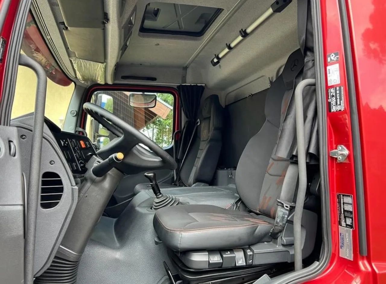 Caminhão MB Atego 2426  6x2 - Foto 4