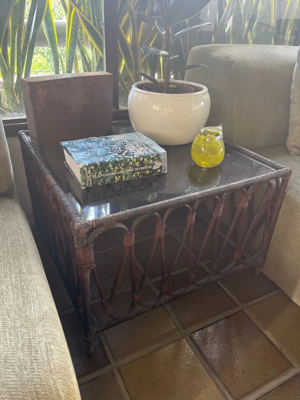 Mesa de canto quadrangular (60 cm) em vime/rattan
