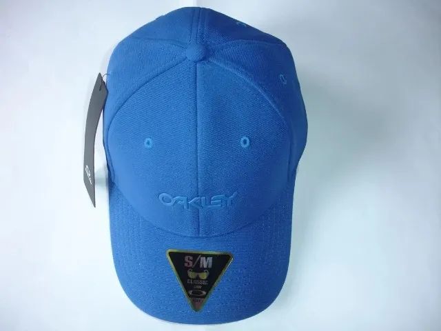 Boné Oakley 6 Panel Stretch Metallic Tamanho S/M  - Foto 3