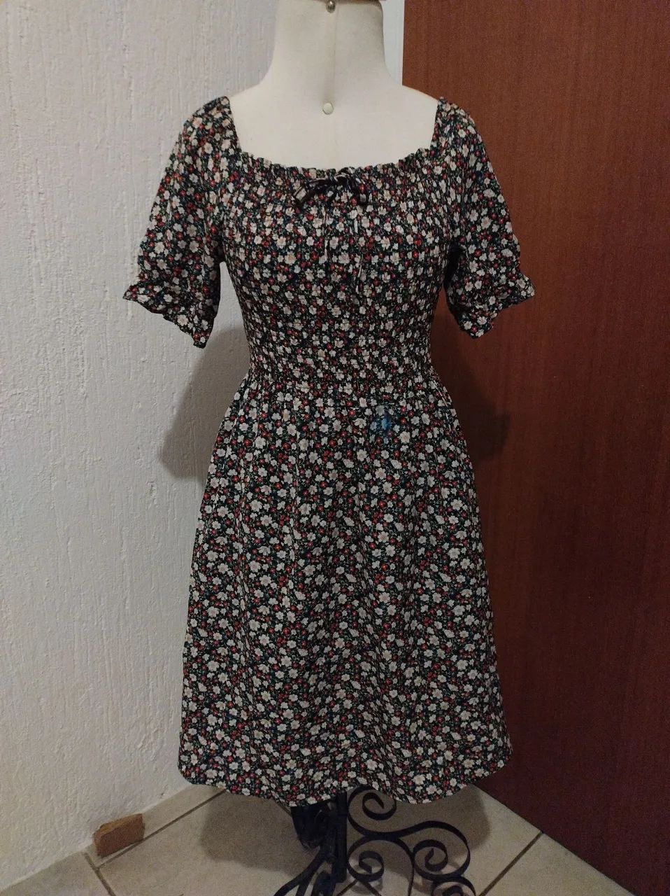 Vestido florido 2 em 1 - tamanho P da marca Amorela