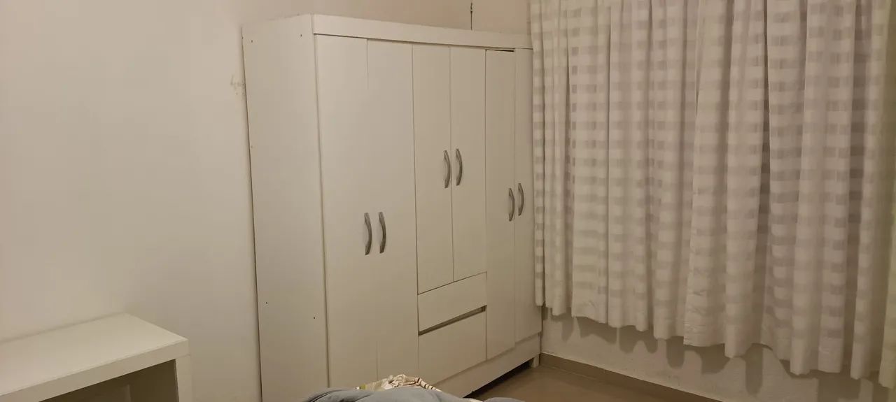 Guarda roupa e escrivaninha 