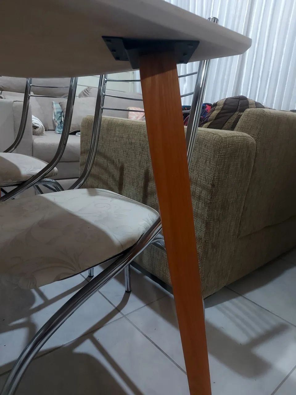 Mesa e cadeiras  - Foto 3