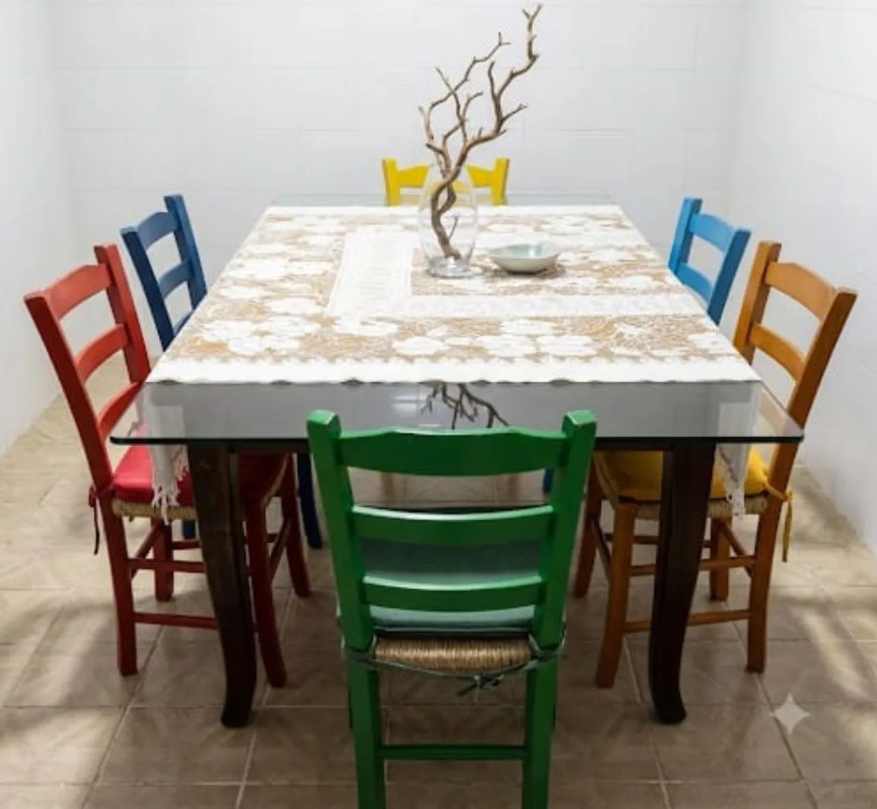 Mesa antiga com tampo de vidro 