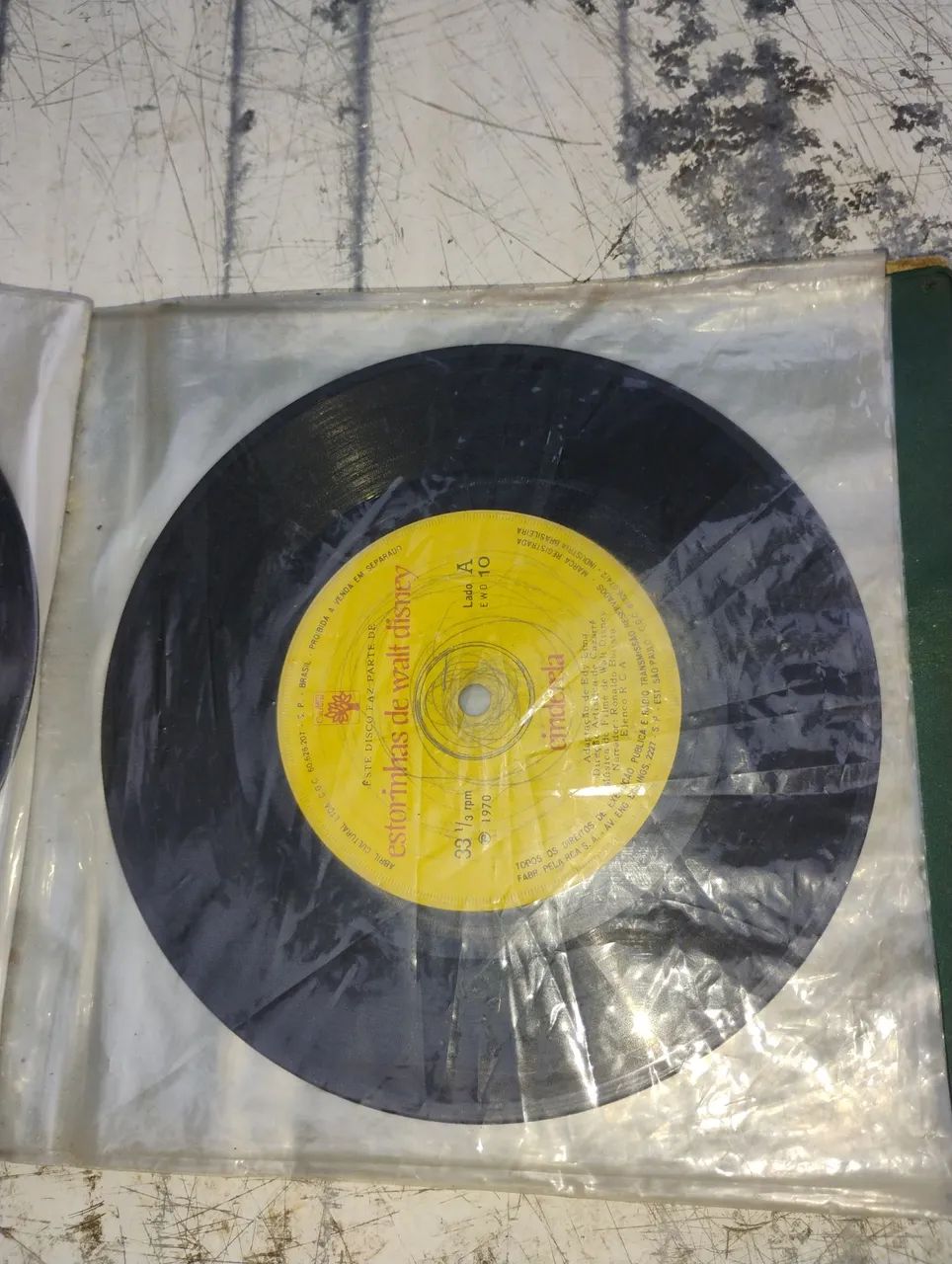 Vendo 16 discos de historinhas infantis antiga dos anos 80 