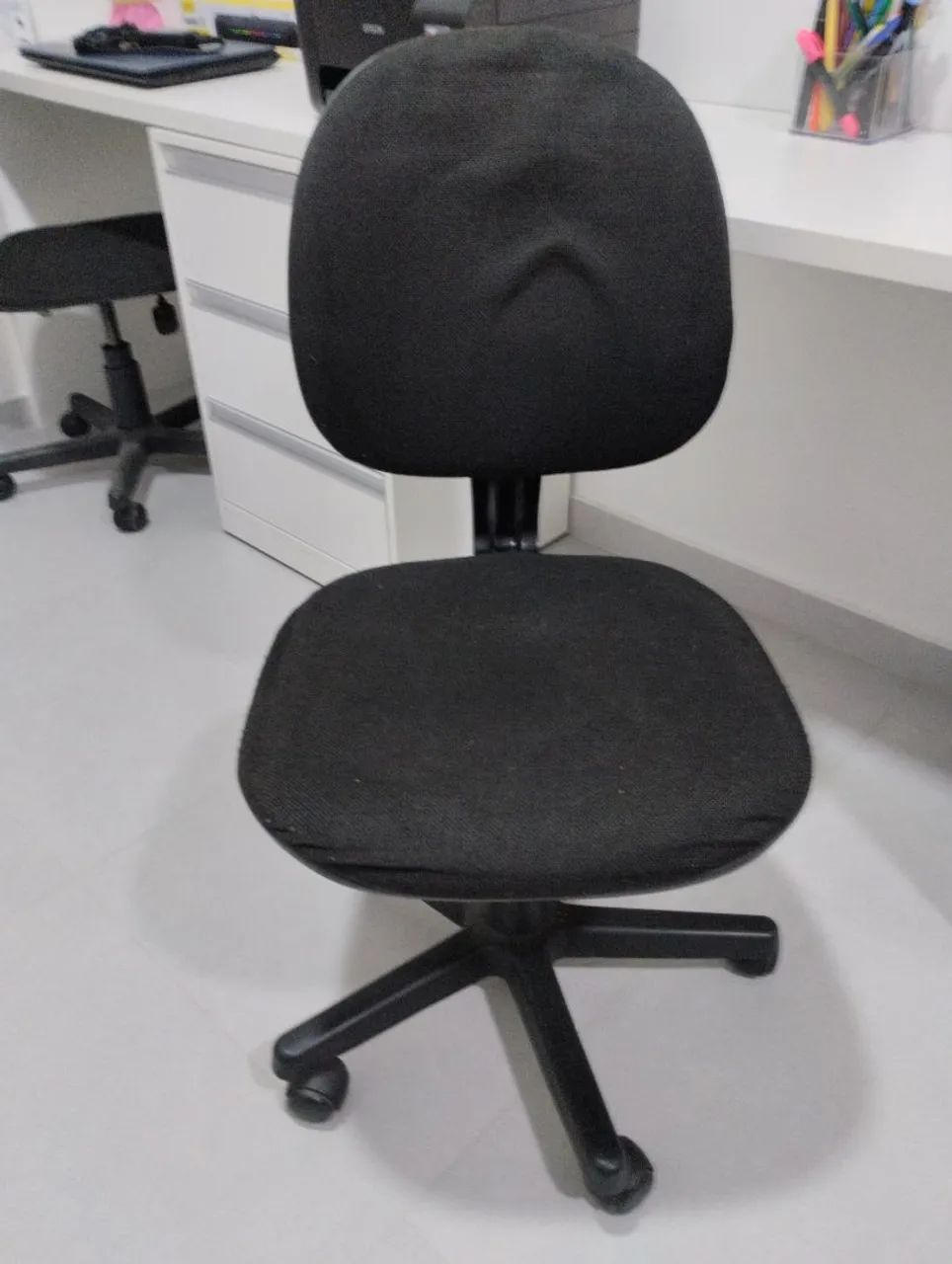  Desapegando 60 reais as duas cadeiras de escritório  - Foto 2