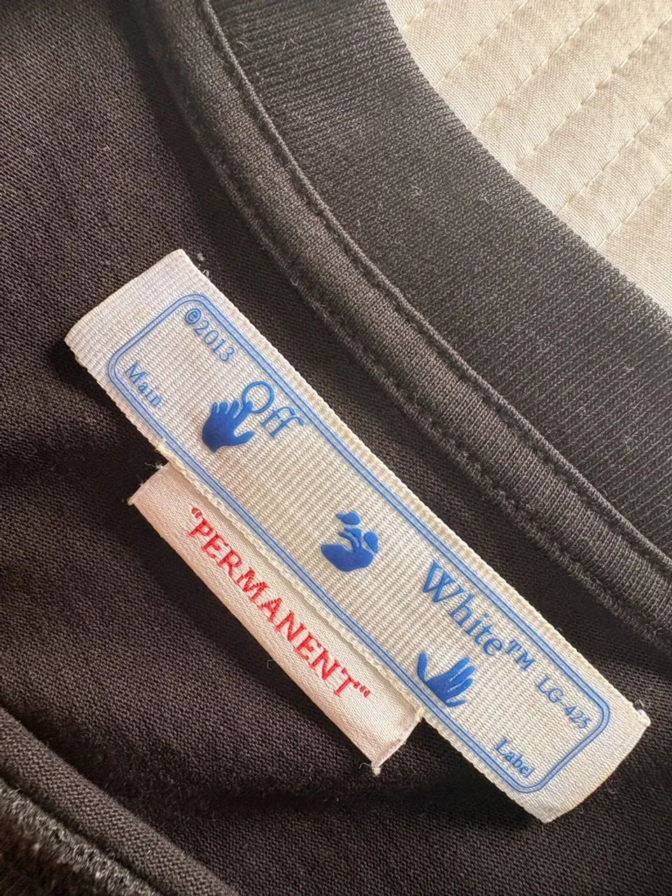 CAMISETA OFF-WHITE SEMI NOVA P - Foto 4