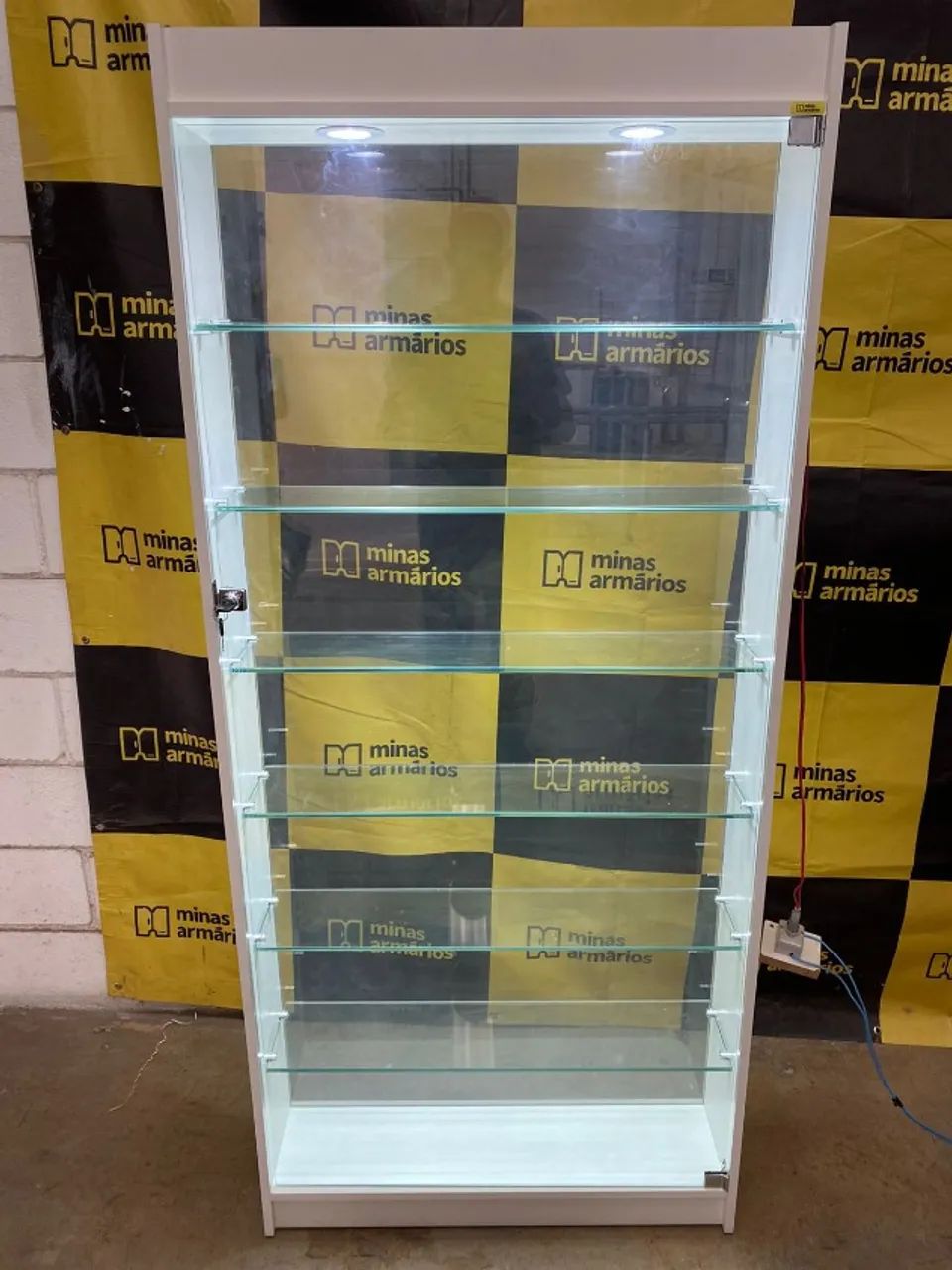 Vitrine MDF Prateleiras e porta de vidro  182x80x20 - Foto 3
