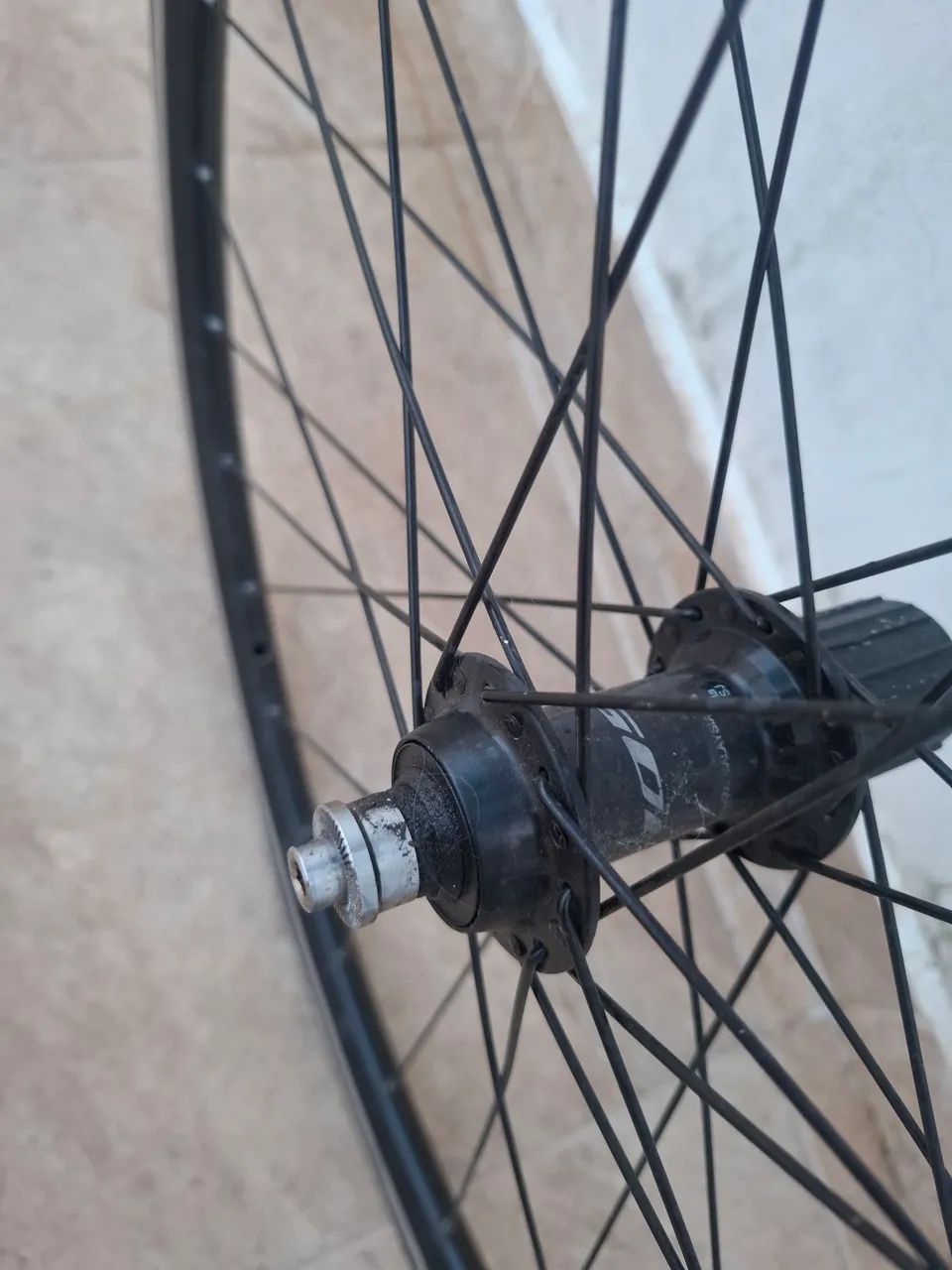 RODA SPEED COM CUBO SHIMANO 105 - Foto 2