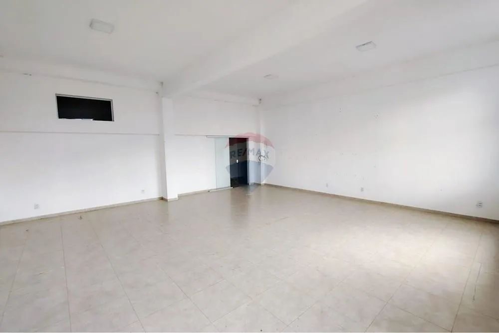Sala comercial arejada para locação nova - 64,63 m² no Centro
