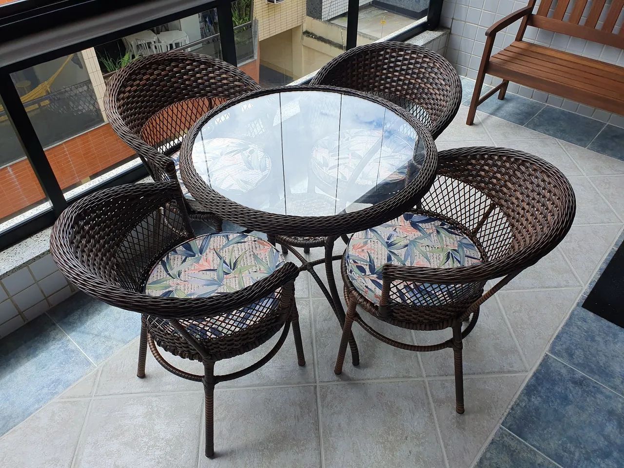 Conjunto de Mesa e 4 Cadeiras de Varanda - Foto 2