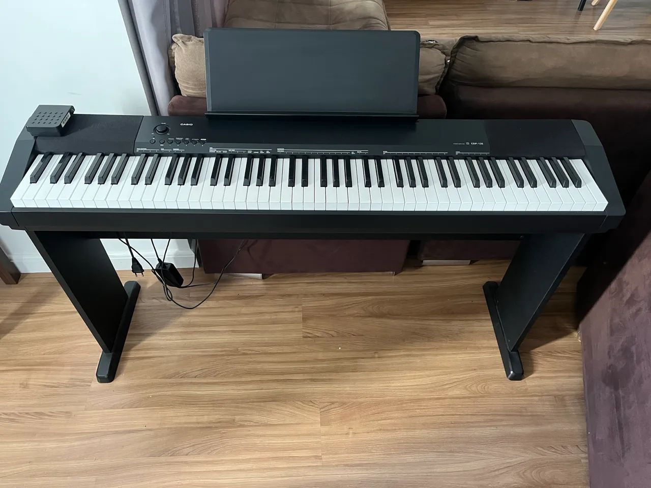 Piano casio CDP-135 com estante - Foto 4