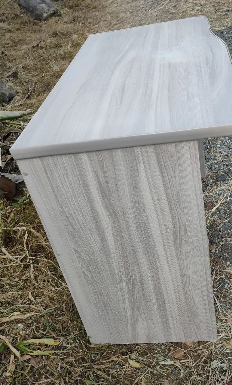 Desk.65566193545091121