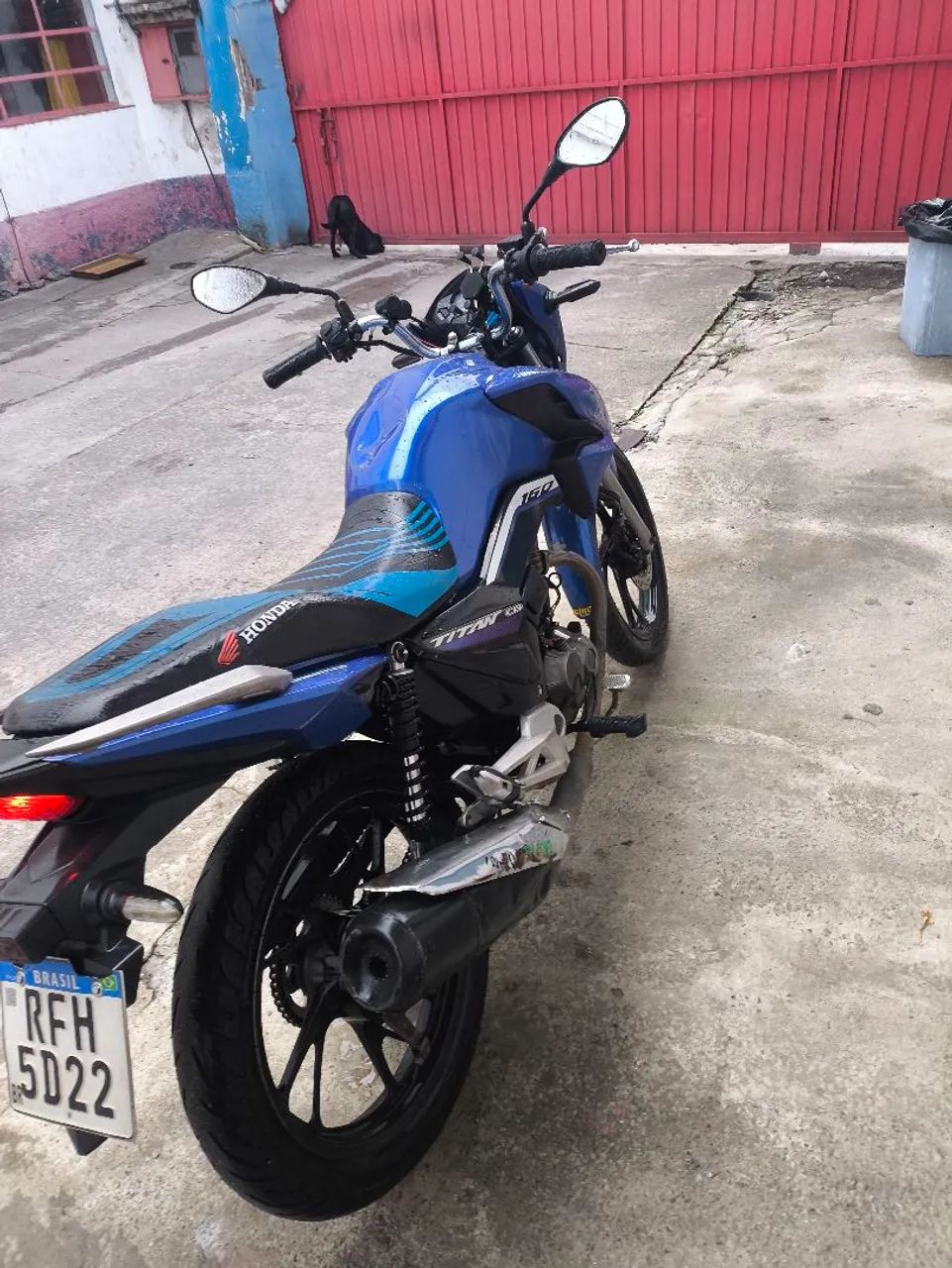Moto Titan top