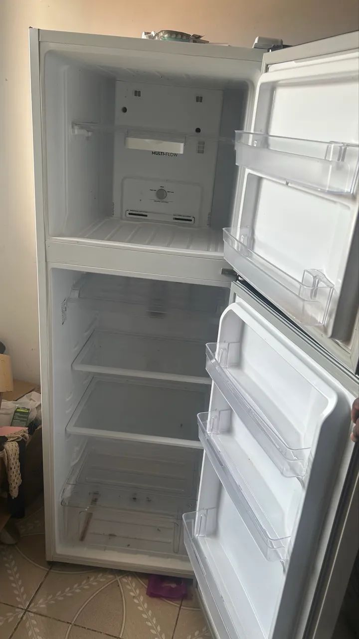 Vendo Geladeira Semi nova  - Foto 3