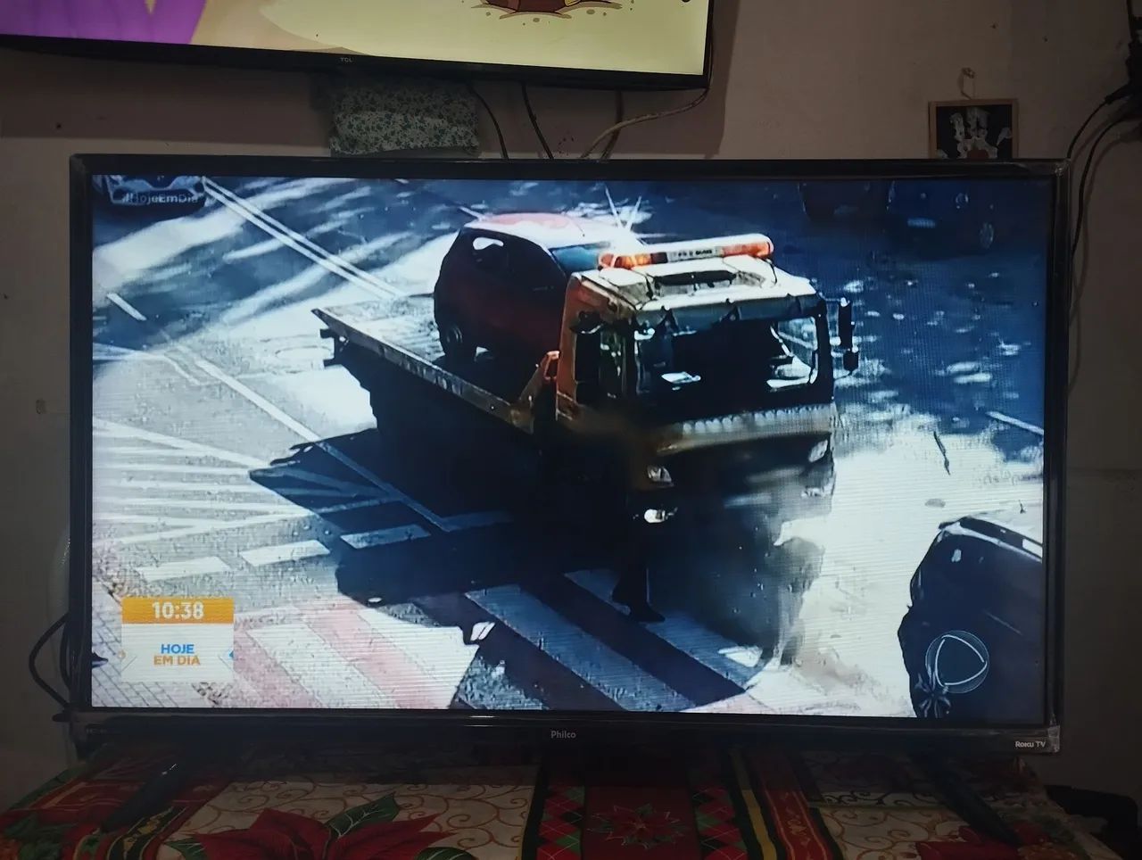 Tv Philco roku smart de 32 polegadas semi nova completa  - Foto 5